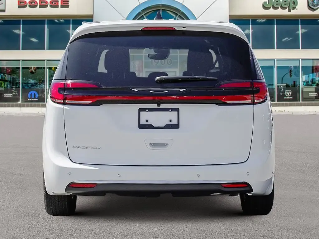 Chrysler Pacifica 2027 photo 5