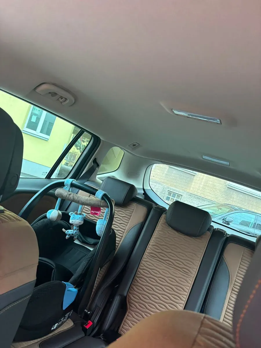 Opel Zafira Tourer 2012 photo 2
