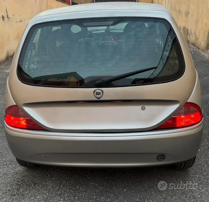 Lancia Ypsilon 2000 photo 4