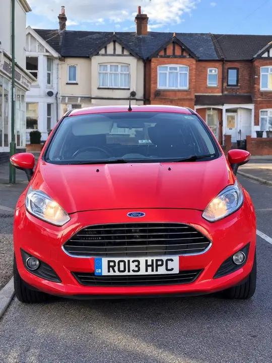 Ford Fiesta 2013 photo 2
