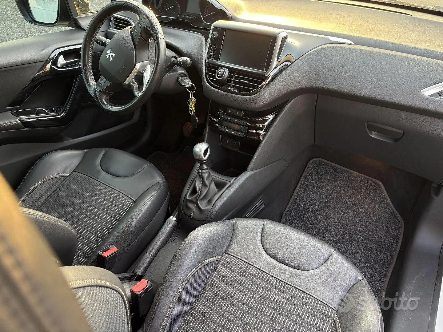 Peugeot 208 2014 photo 4