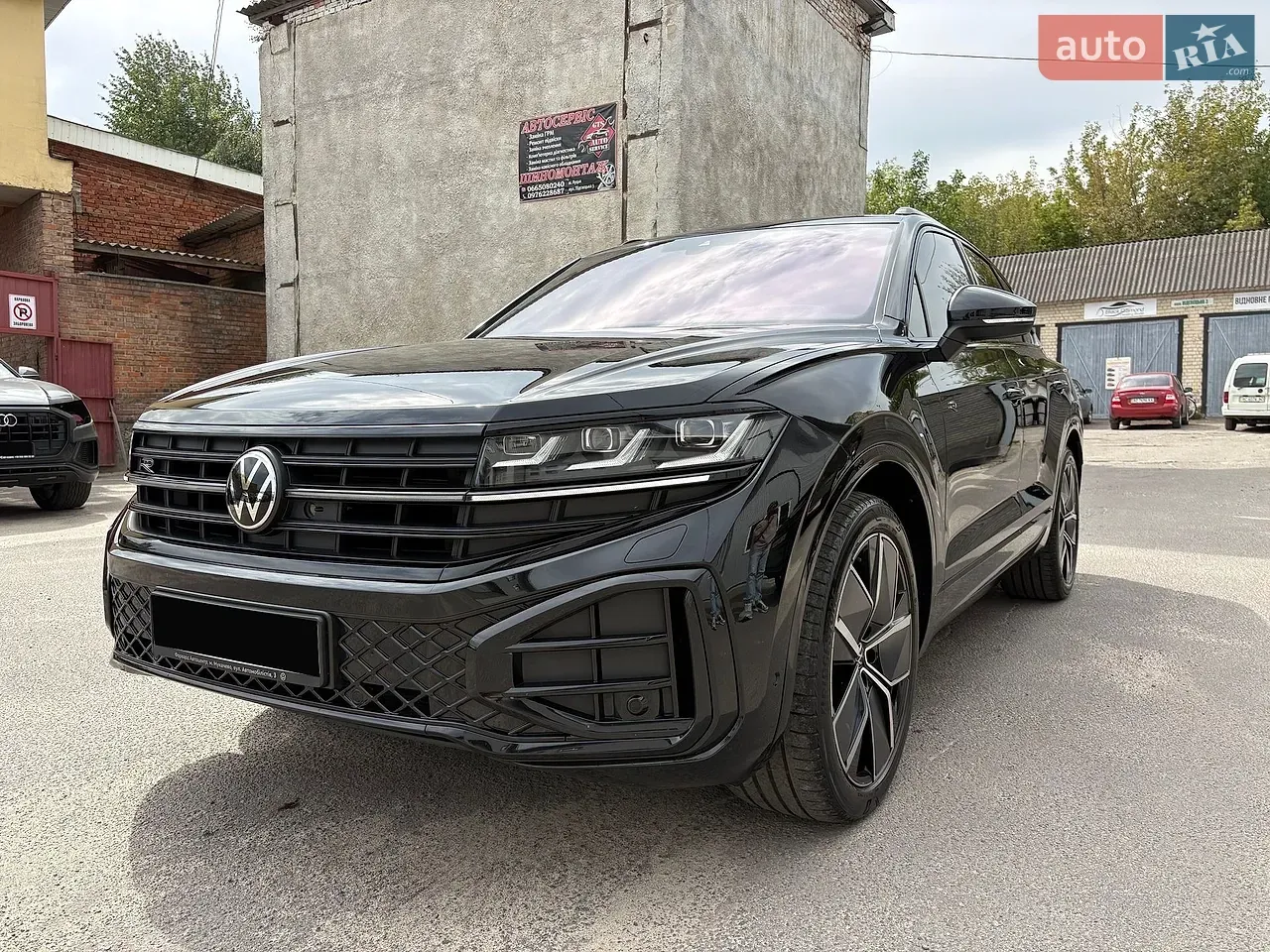 Volkswagen Touareg 2024 photo 2