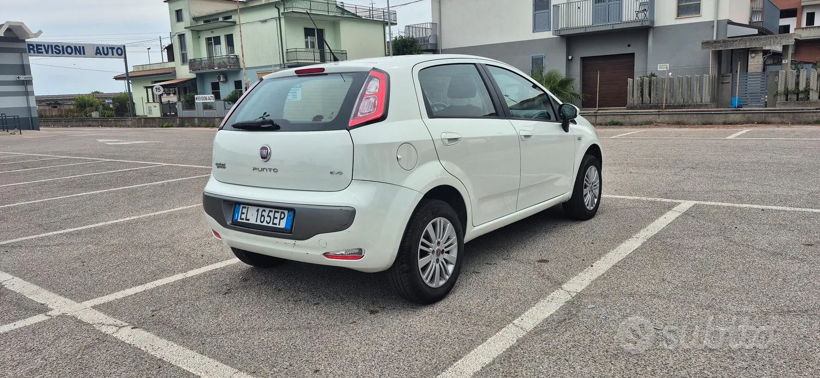 Fiat Punto 2011 photo 2