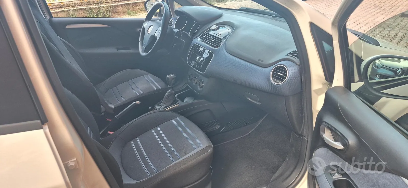 Fiat Punto 2011 photo 3