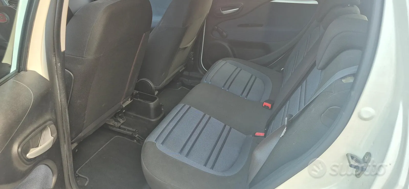 Fiat Punto 2011 photo 4