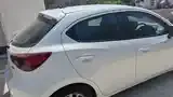 Mazda 2 2024 photo 2