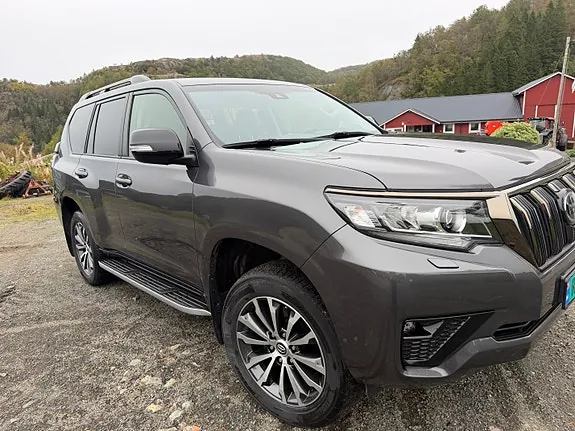 Toyota Land Cruiser 2022 photo 2
