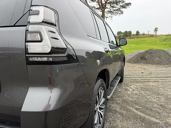 Toyota Land Cruiser 2022 photo 3