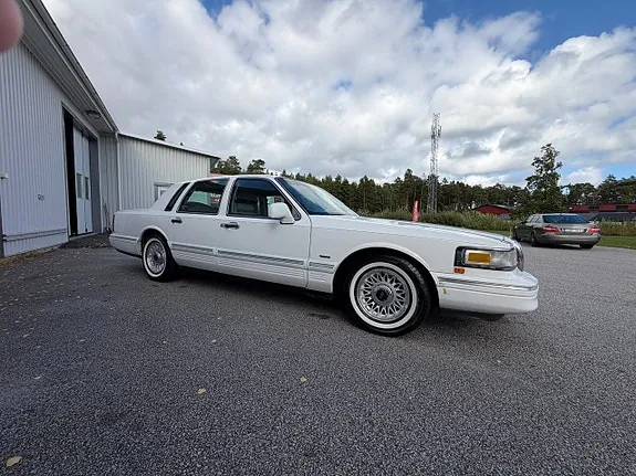 Lincoln Town Car 1996 photo 5