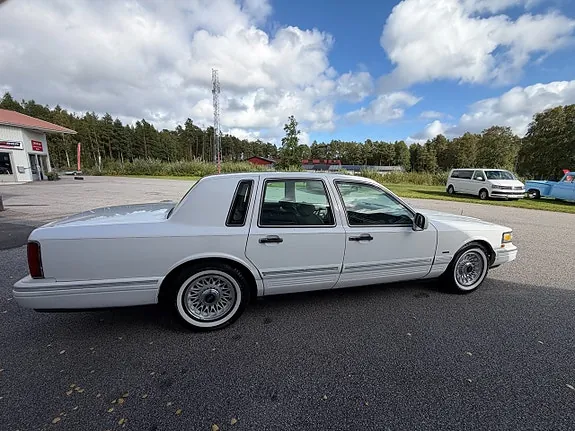 Lincoln Town Car 1996 photo 4