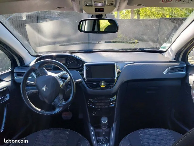 Peugeot 208 2018 photo 2