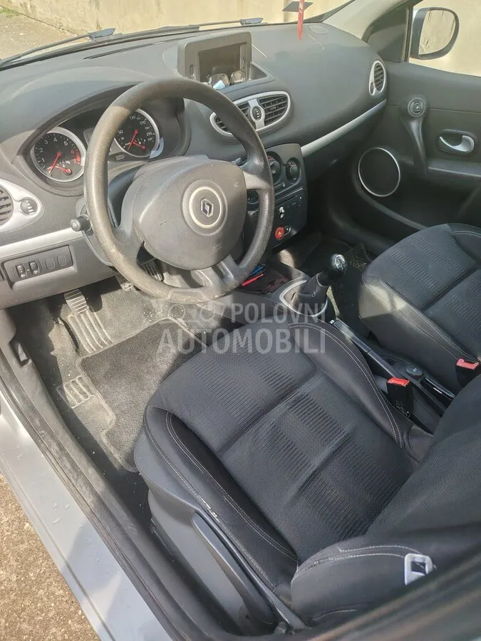 Renault Clio 2010 photo 4