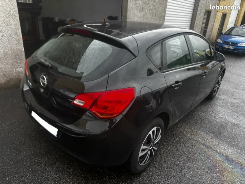 Opel Astra 2012 photo 4
