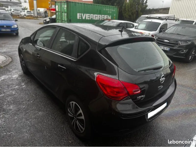 Opel Astra 2012 photo 3