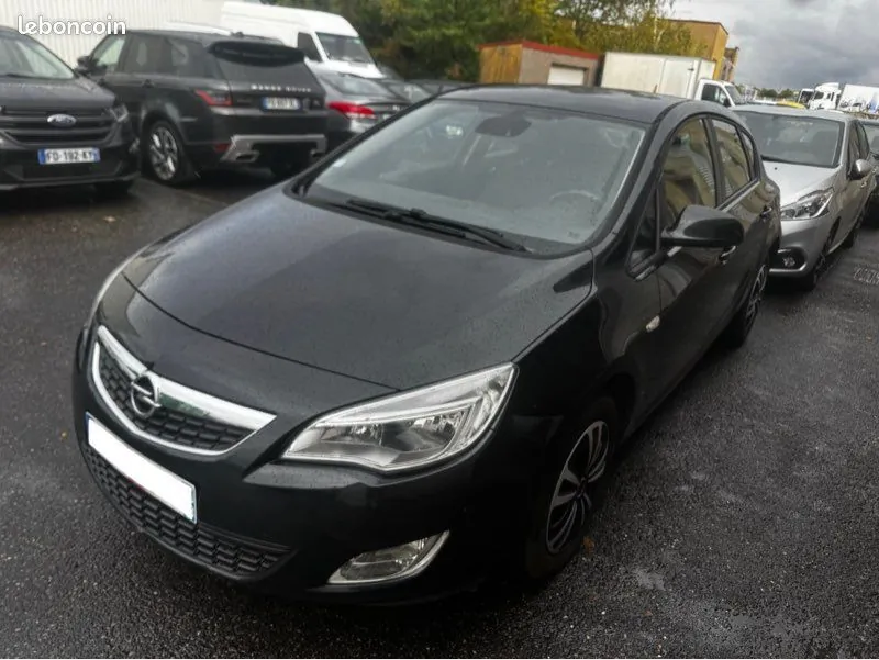 Opel Astra 2012 photo 2