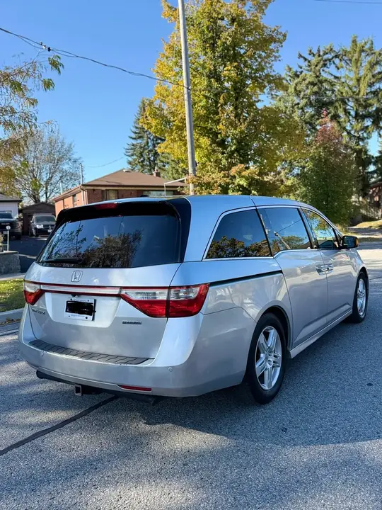 Honda Odyssey 2012 photo 2