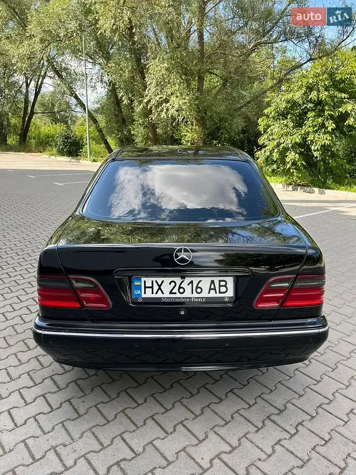 Mercedes-Benz E-Class 2001 photo 2