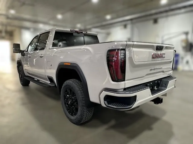 GMC Sierra 3500Hd 2026 photo 3