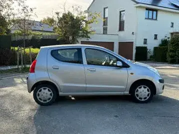 Nissan Pixo 2010 photo 4