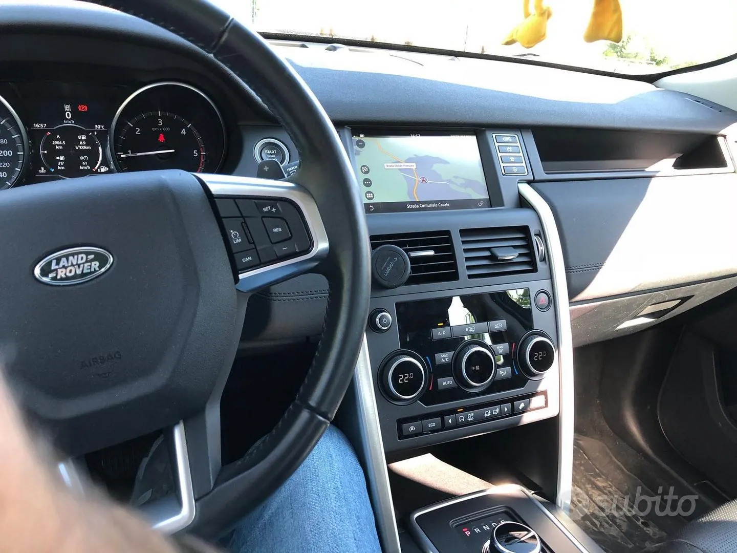 Land Rover Discovery Sport 2017 photo 2