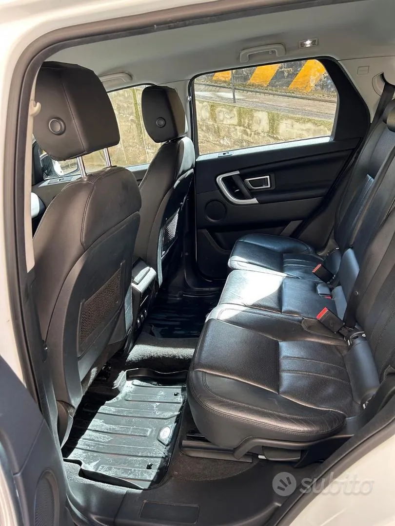 Land Rover Discovery Sport 2017 photo 4