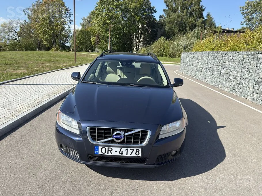 Volvo V70 2011 photo 2