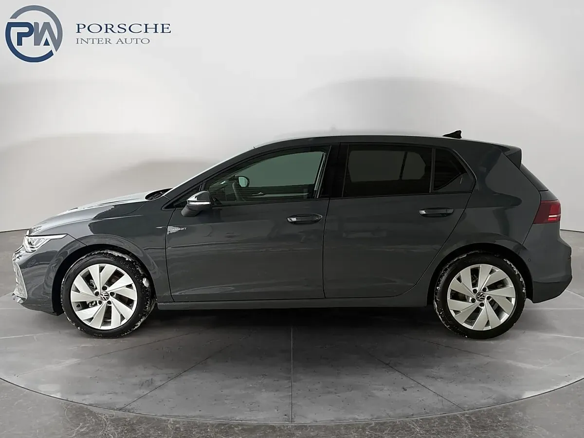 Volkswagen Golf 2026 photo 2