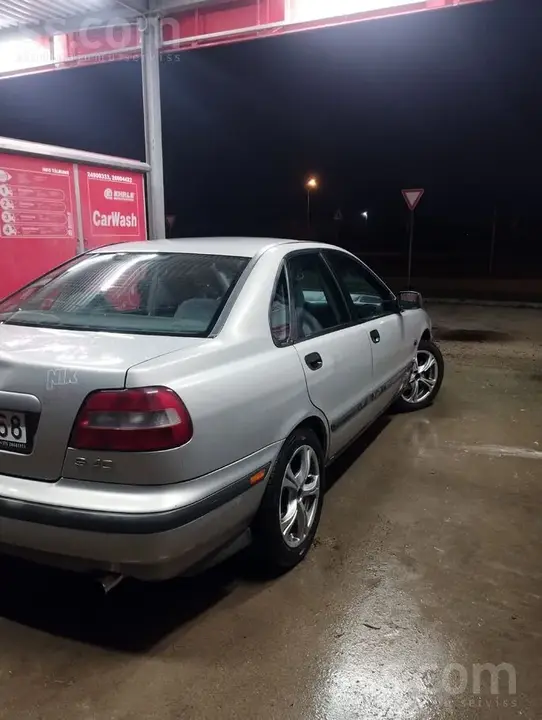 Volvo S40 1997 photo 3