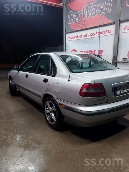 Volvo S40 1997 photo 2