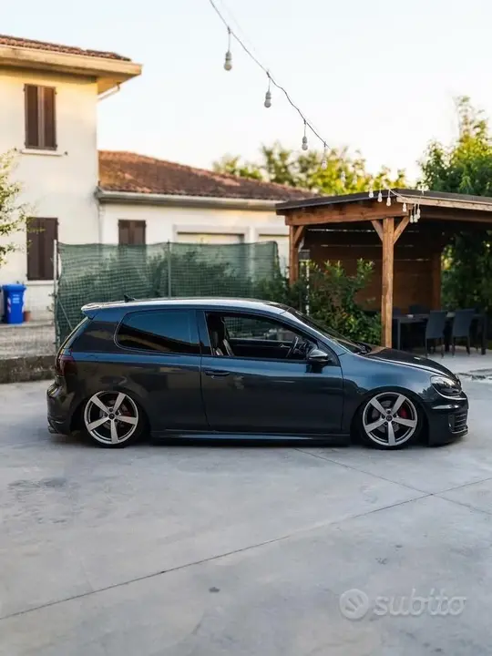 Volkswagen Golf 2011 photo 2