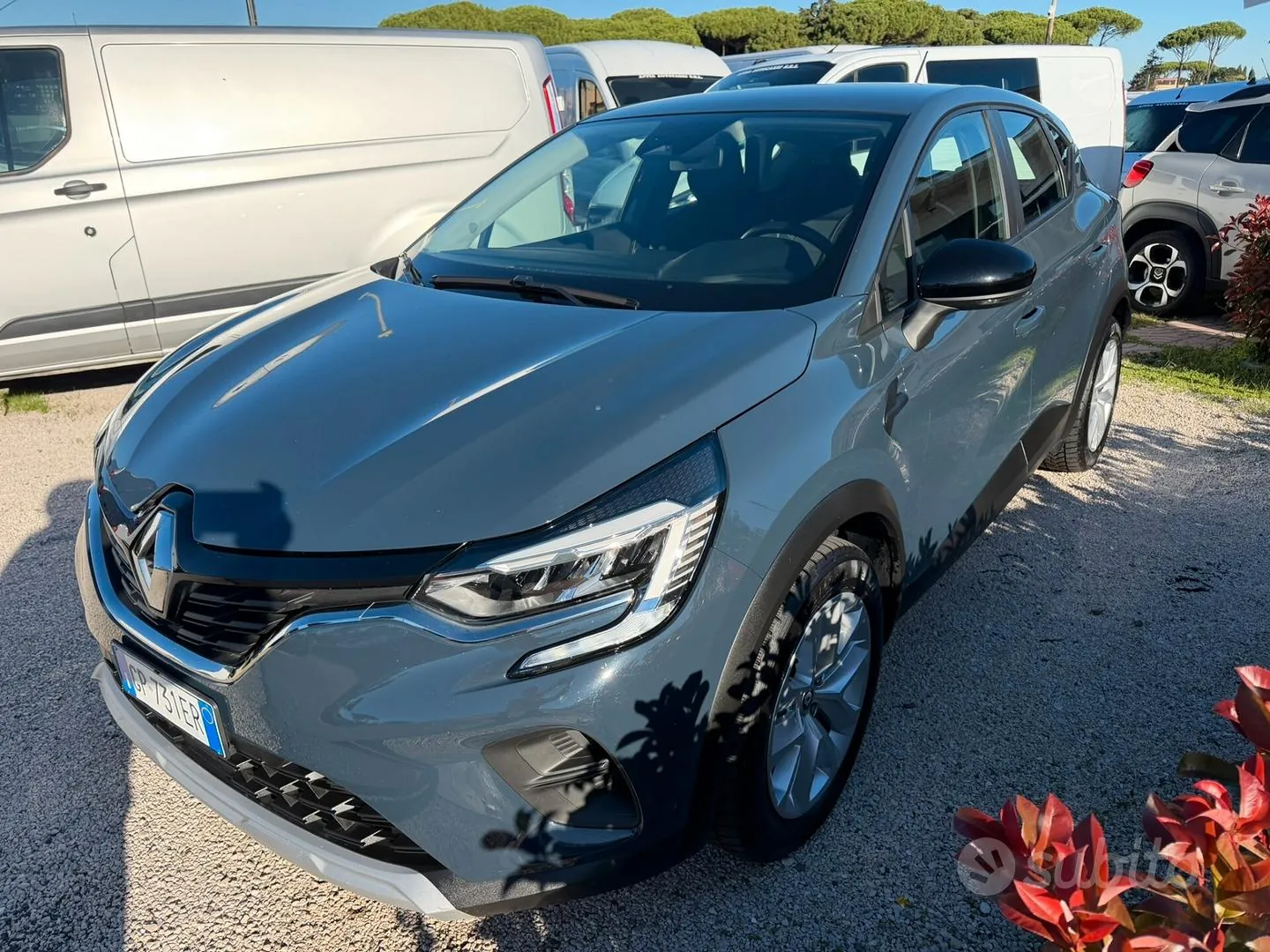 Renault Captur 2023 photo 2