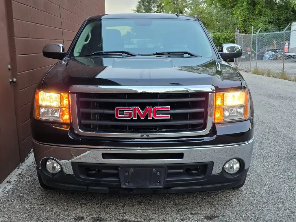 GMC Sierra 1500 2011 photo 2