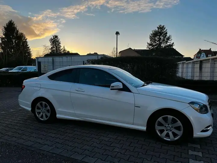 Mercedes-Benz C220