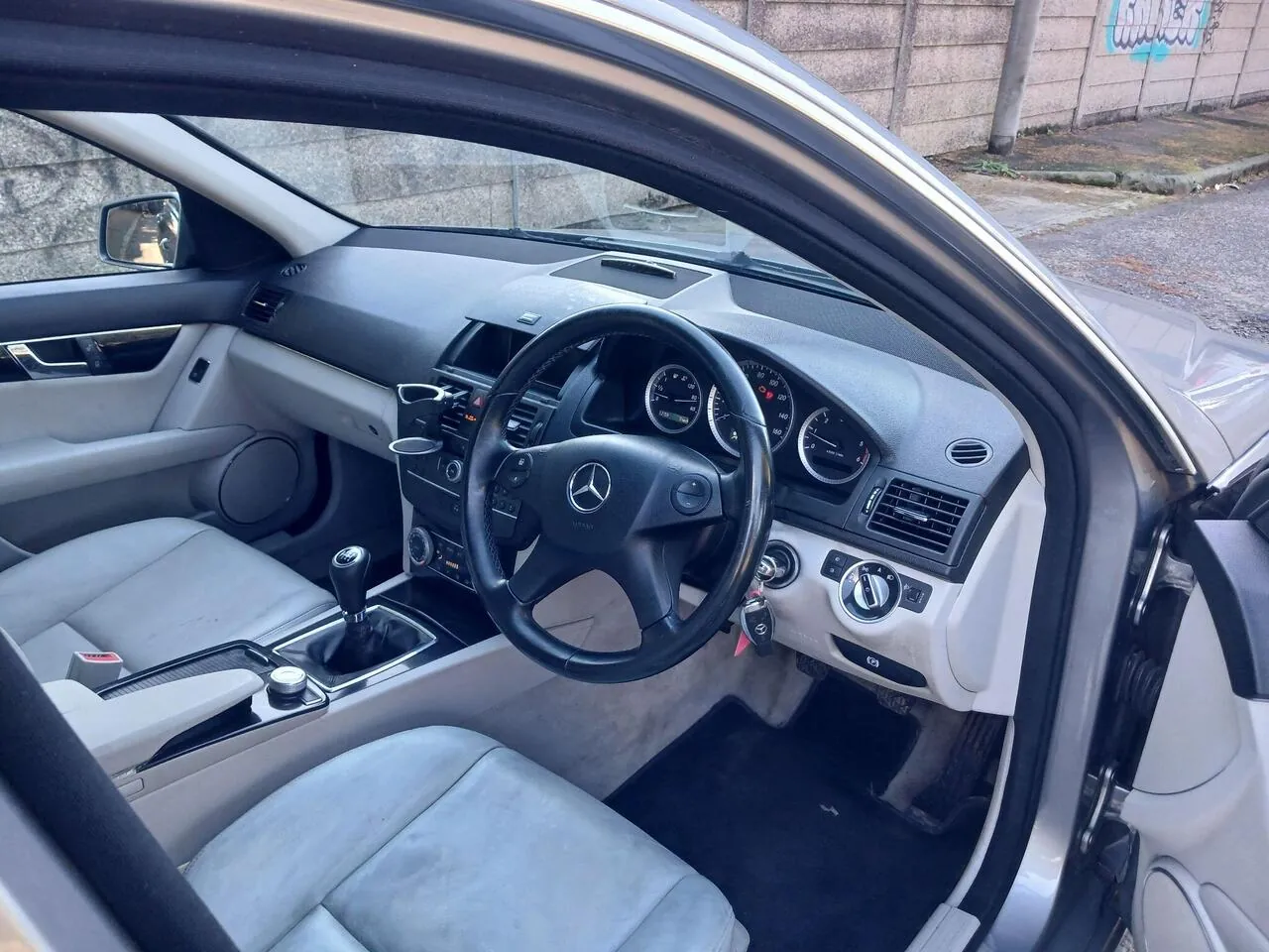 Mercedes-Benz C-Class 2010 photo 2