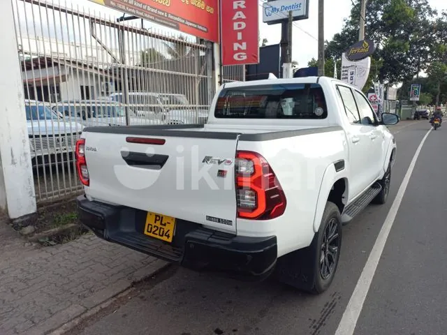 Toyota Hilux 2023 photo 3