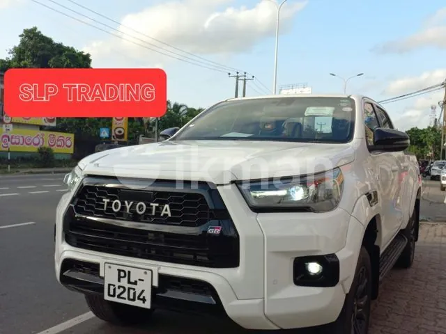 Toyota Hilux 2023 photo 2