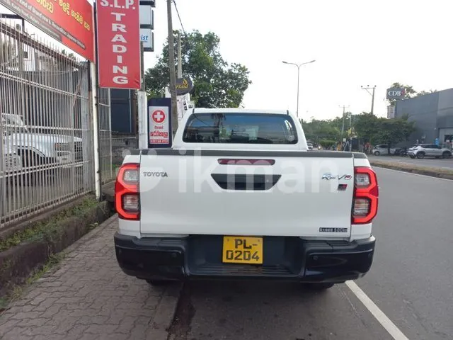 Toyota Hilux 2023 photo 4