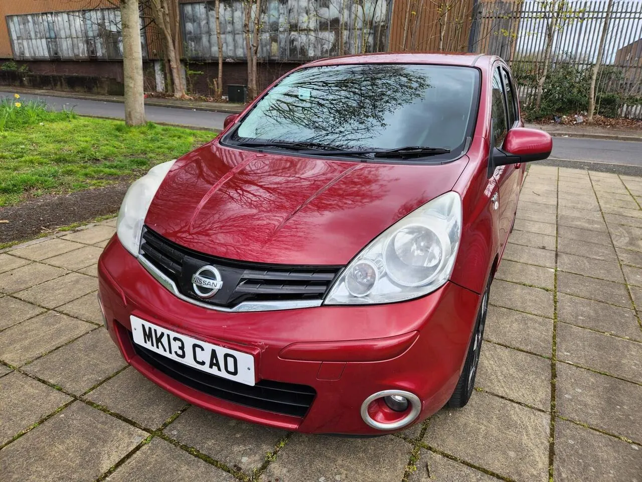 Nissan Note 2013 photo 2
