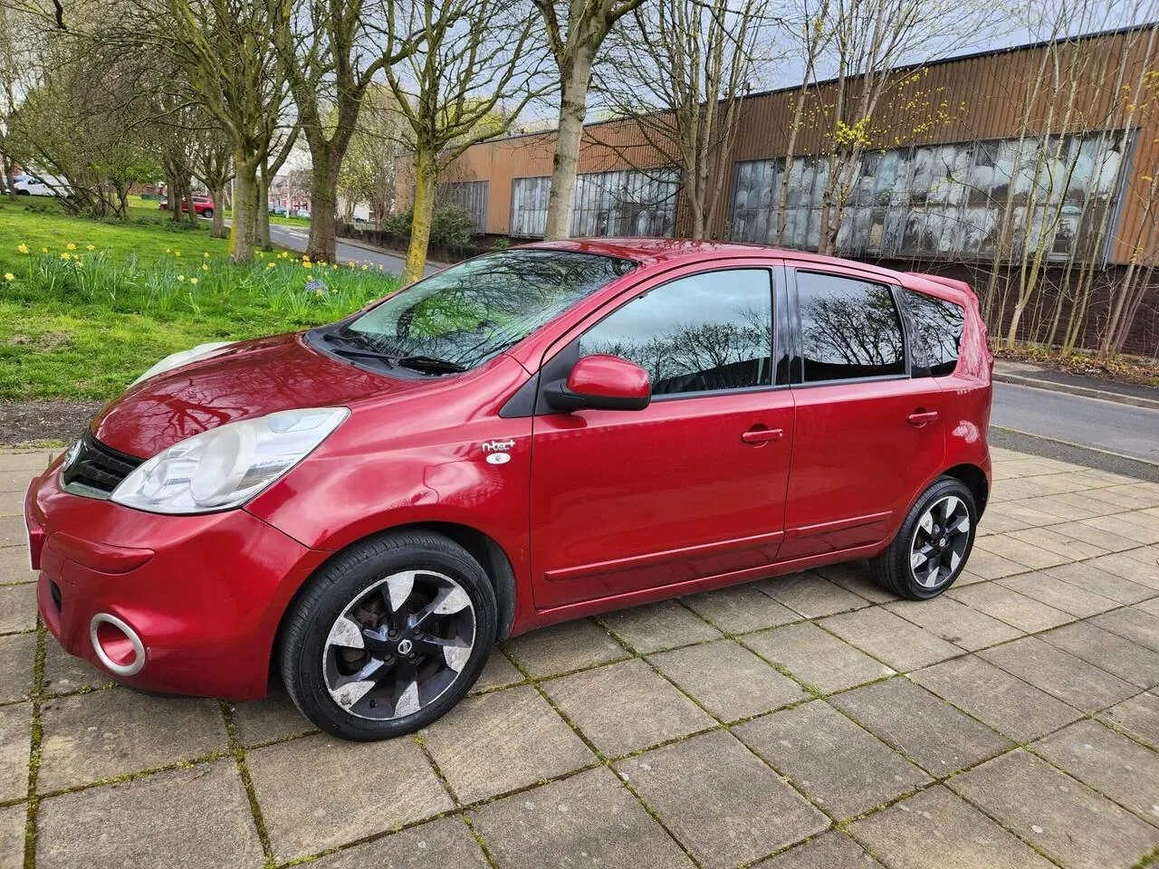 Nissan Note 2013 photo 5