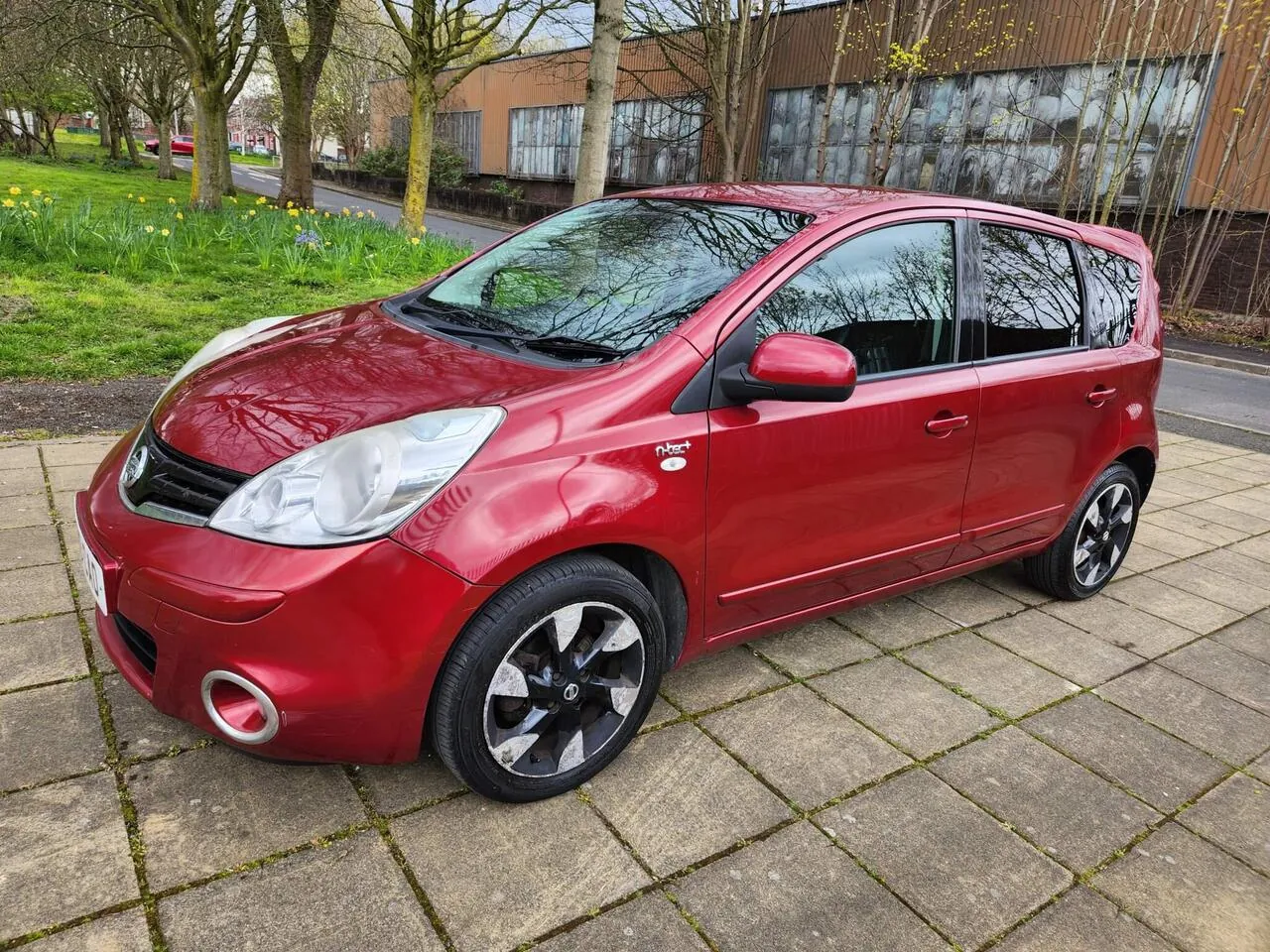 Nissan Note 2013 photo 4