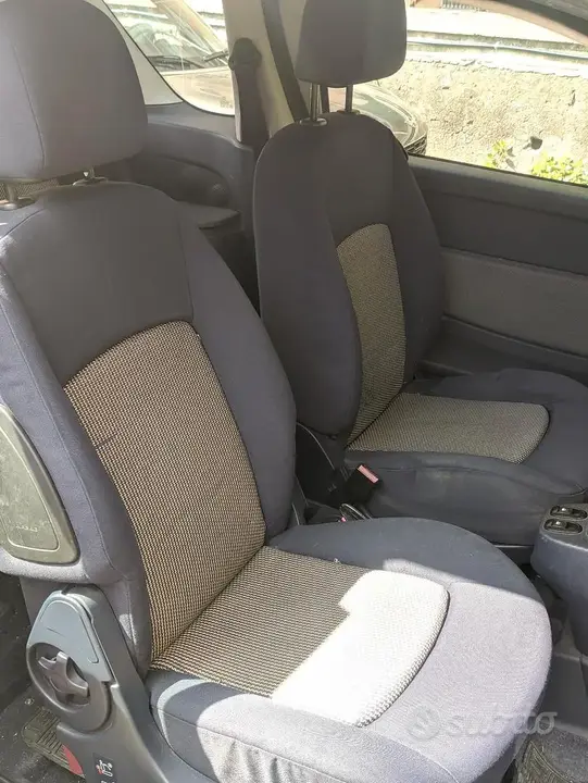 Peugeot 1007 2006 photo 5