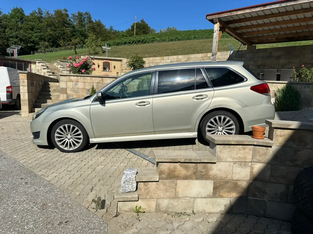 Subaru Legacy 2012 photo 2