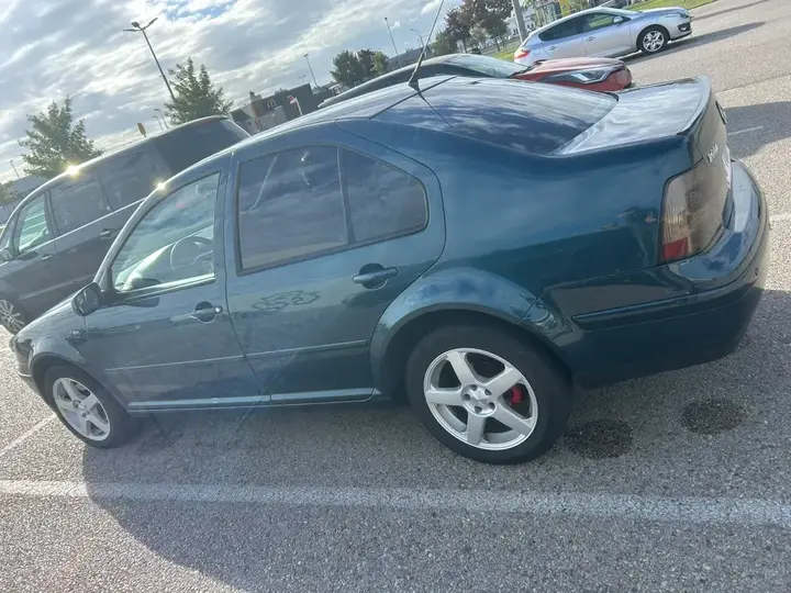 Volkswagen Bora 2004 photo 2