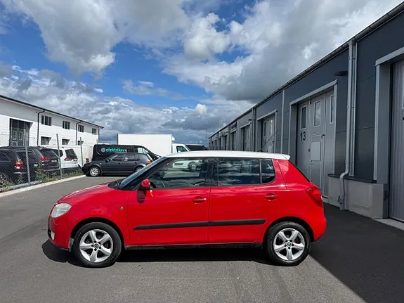 Skoda Fabia 2009 photo 2