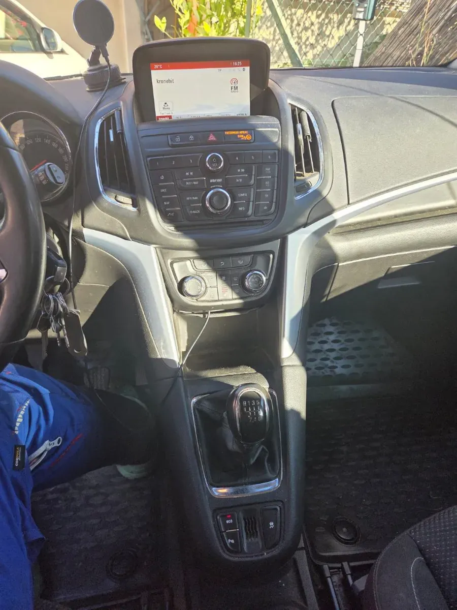 Opel Zafira Tourer 2016 photo 2