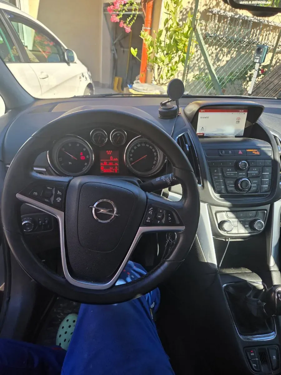 Opel Zafira Tourer 2016 photo 3