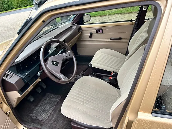 Toyota Corolla 1985 photo 5
