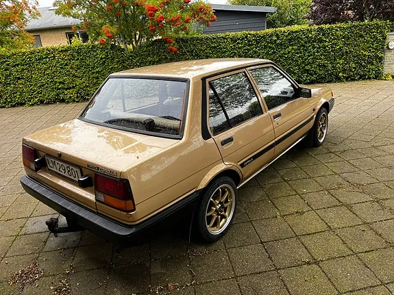 Toyota Corolla 1985 photo 2