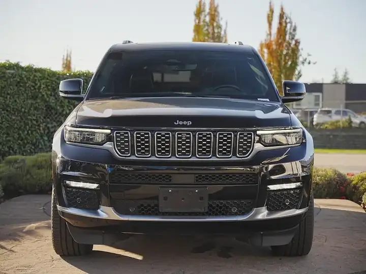 Jeep Grand Cherokee 2023 photo 3