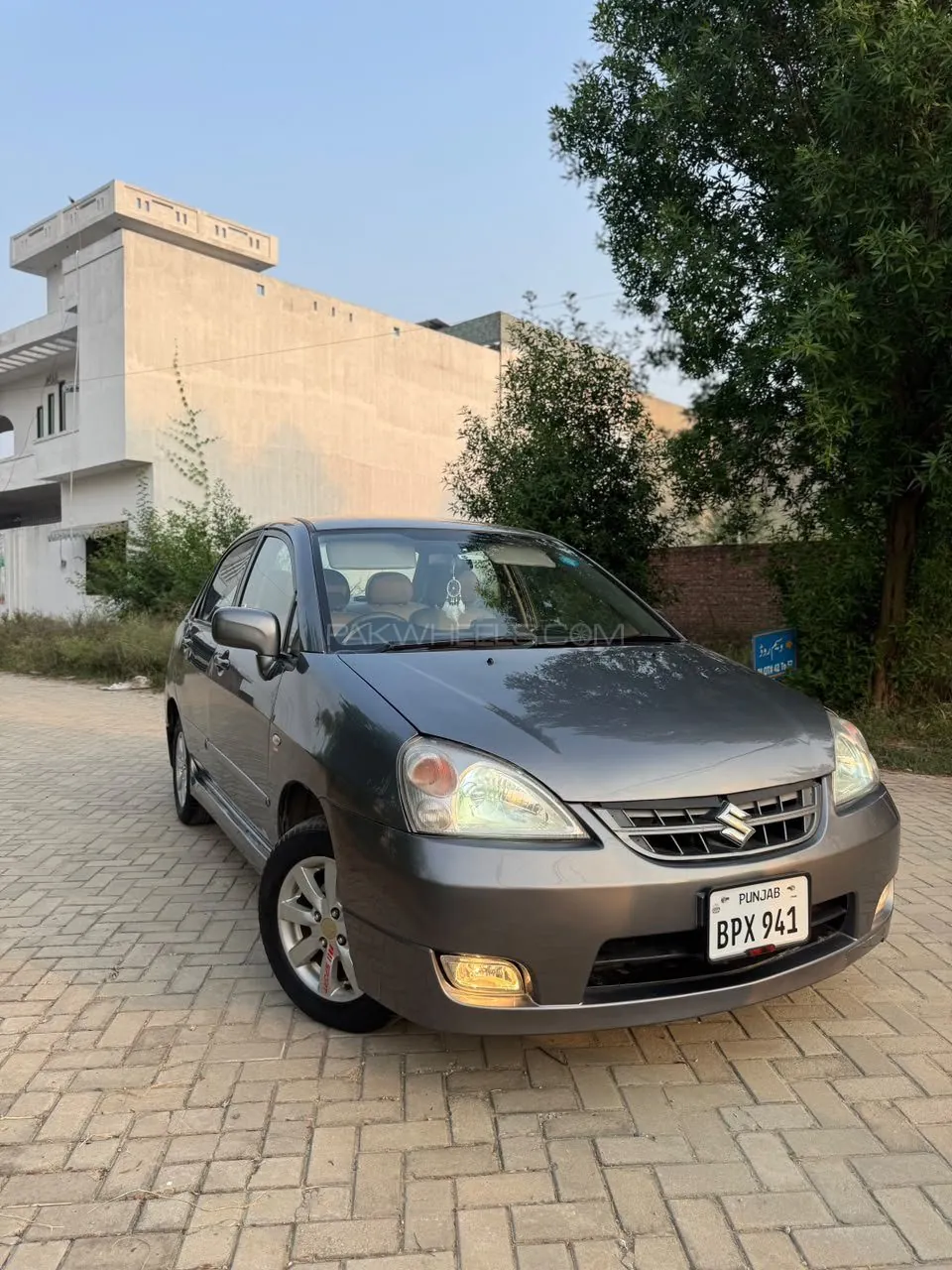 Suzuki Liana